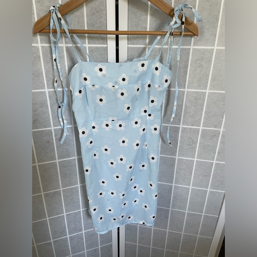 Yeanzijun summer slip dress, blue with white daisy print, Size Small.
